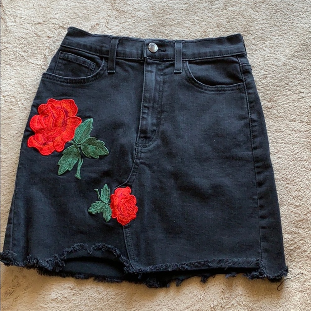 Beautiful Red Roses Black skirt!!🌹🌹